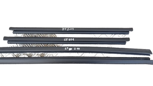 W211 moulding door left dust rear part