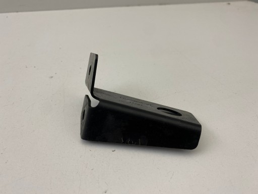 11L0085CP - MCLAREN MP4 12C КРОНШТЕЙН СТОЙКА КРЕПЛЕНИЕ РАДИАТОРА