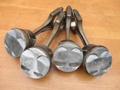 813P - PEUGEOT CITROEN 1.6 VTi поршень MAHLE 77L54 P813