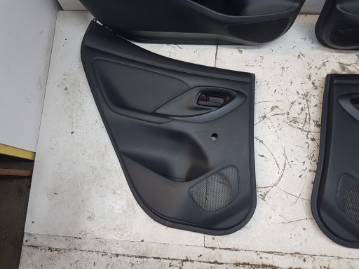 Yaris IV P21 обивка бекон дверь задняя правая левая