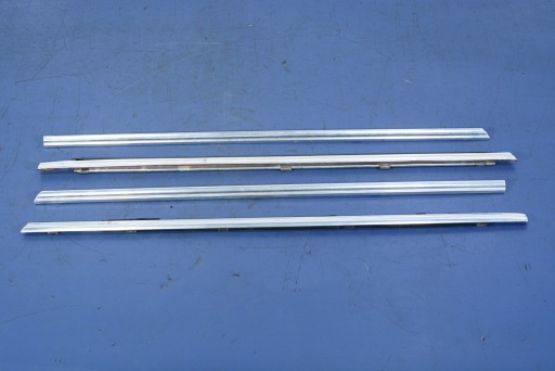 BMW 5 E12 декоративні молдинги двері в зборі