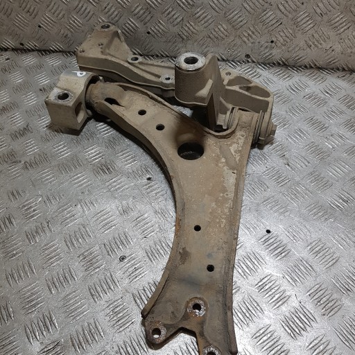 rameno pravý předek VOLKSWAGEN GOLF 5
