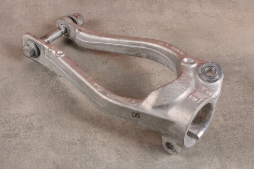 BMW 7' G70 7' G70 LCI bracket of a shock absorber right front XDRIVE 6898316