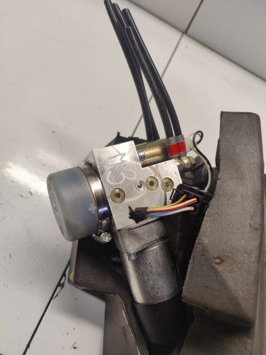 VW PHAETON pump compressor; mechanism bonnet 3D5827785