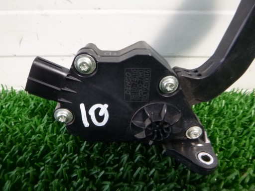 TOYOTA IQ 2008- 1.0 VVT-and accelerator pedal potentiometer