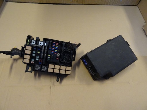 КОРОБКА ЗАПОБІЖНИКІВ HYUNDAI KONA LIFT