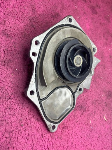 water pump Volkswagen Golf VII 06L121012 original