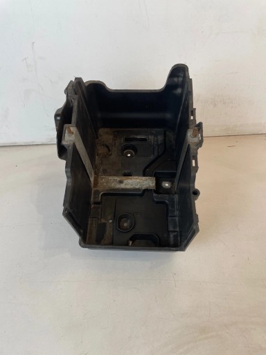 držák obal akumulátoru Ford Fiesta MK7