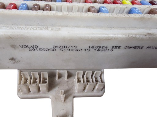 VOLVO C30 S40 V50 fuse box BSI + key 8690719