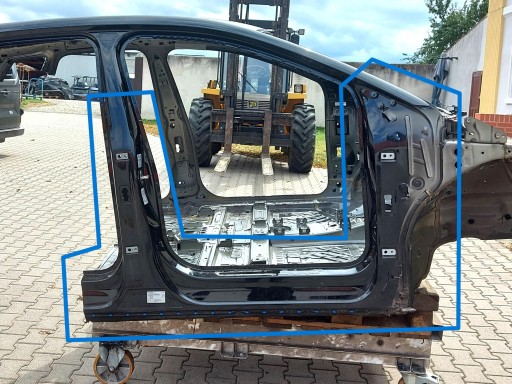 Audi Q4 89A 45 E-TRON , SUV, 2023 pillar central right BOK threshold