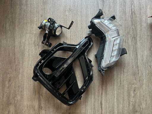 92208-Q4 86526-Q4000 - Kia e-niro 2018-2022 drl свет + галоген + решетка радиатора правая оригинал