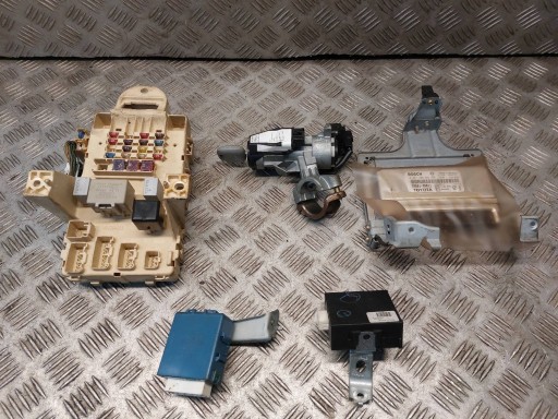 Стартовий комплект toyota yaris i 89661-0d011 89783-0d010