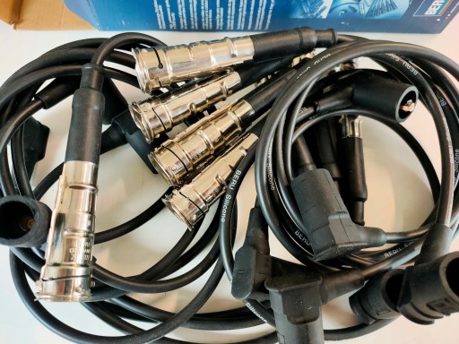 ZEF566 - Комплект проводов зажигания beru mercedes r107