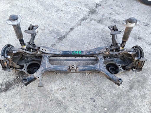 Toyota chr балка задньої підвіски повна