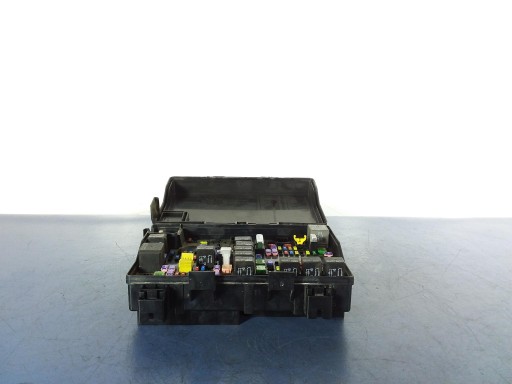 JEEP GRAND CHEROKEE WK2 БЛОК ЗАПОБІЖНИКІВ