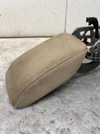 AUDI Q3 8U armrest TUNELU SRODKOWEGO MATERIAL 8U0864283A
