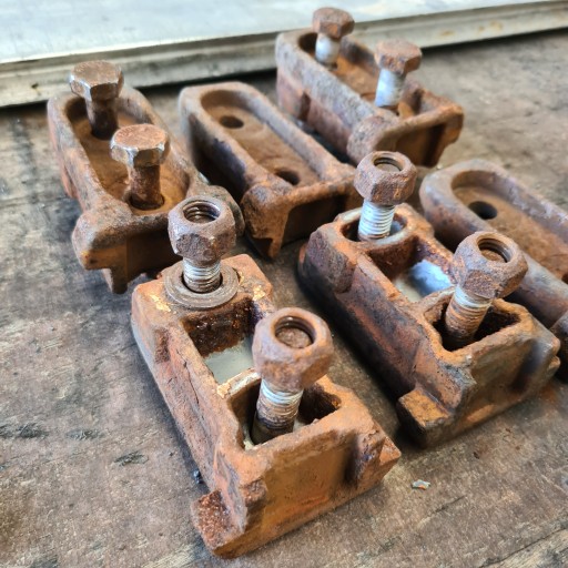 ЗАМОК НИЖНЯ СТІЙКА KONICA НАПІВПРИЧІП FLIEGL