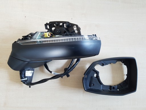 AUDI Q5 17^ рамка лівого дзеркала 10pin 80B857409D