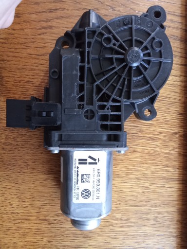 Сиденье с электроприводом левого окна ibiza iv 6r0959801n