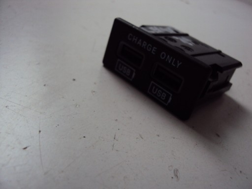 61571C0797 - USB ЗАРЯДНИЙ ПРИСТРІЙ MASERATI LEVANTE 2019 РІК