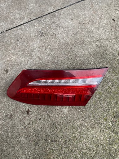 Законодательство за задней лампы Mercedes E класс A2389061501