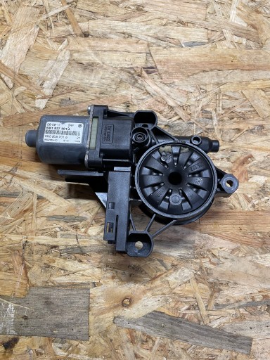 Электродвигатель стеклоподъемника левый передний vw golf v vi plus 5m1837401q