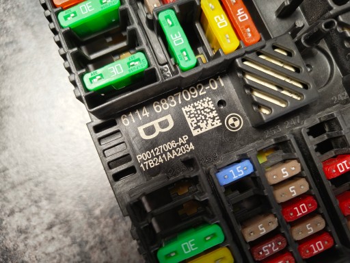BMW 5 G30 fuse box 6837092