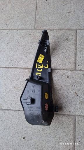 corner under the window left side Renault Scenic E-Tech V 668638142R
