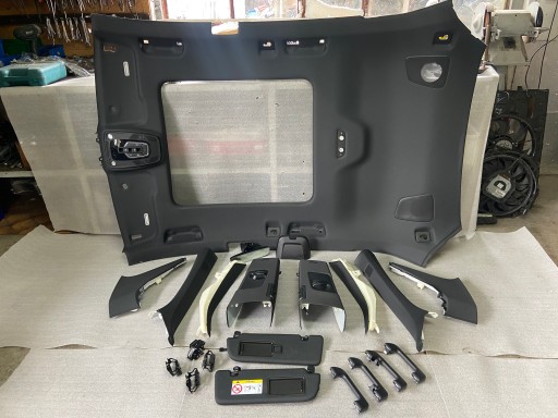 ОБИВАННЯ СТЕЛІ СТРІЙКИ ЛЮК НА ДАХ AUDI Q8 S-LINE КОМПЛЕКТ