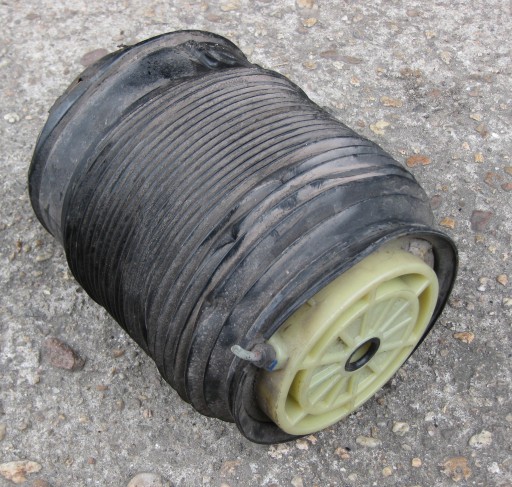 MERCEDES W212 E KLASA 11r Airbag PNEUMATYCZNA heck R3086130
