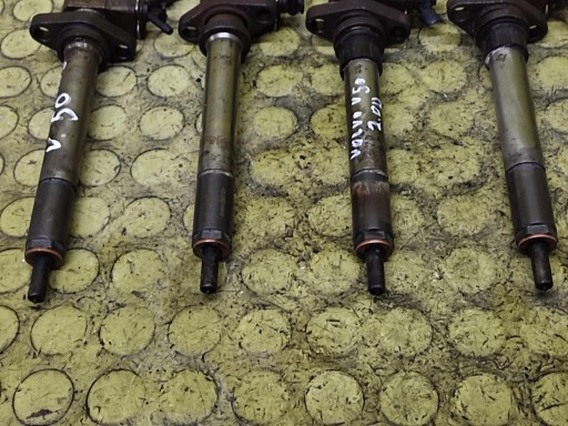 VOLVO V50 2.0 D injector 9657144580