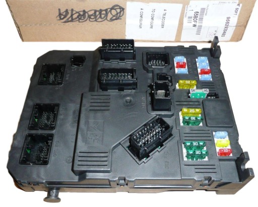 Блок предохранителей peugeot 407 6580fw 96561480