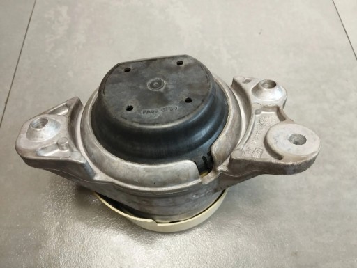 Mercedes-Benz GLC X253 2.0 CGI engine mount A2532401000