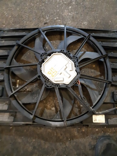 AUDI A4 B9 2.0 TDI obal ventylátora ventilátor chladiče 8W0121207B