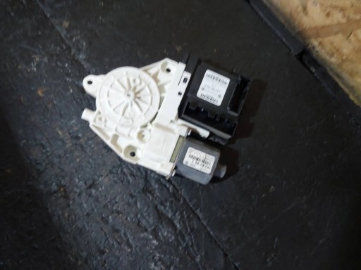 Моторчик склопідйомника передній лівий volkswagen golf v 1k3837401t