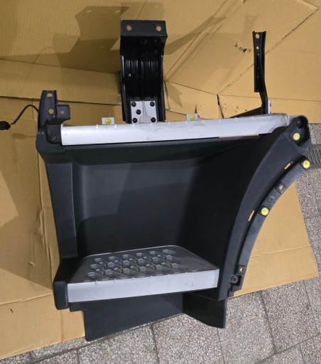 ПІДНЯТКА ЛІВА VOLVO FH 4 82136982