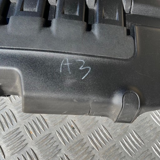 BLENDE ABDECKUNG ABDECKUNG FÜR MOTOR AUDI A3 04L103925R