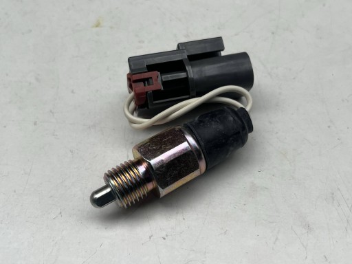 switch , light reversing NISSAN PATROL 32005-21U10 !J