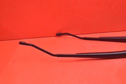 wiper arm front EU TOYOTA YARIS CROSS 20