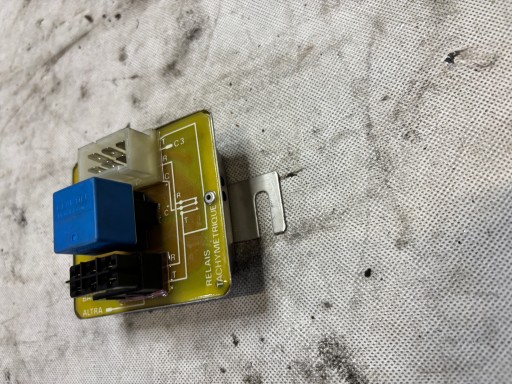 Relais RENAULT CRESTO 5010019019 24V-32V