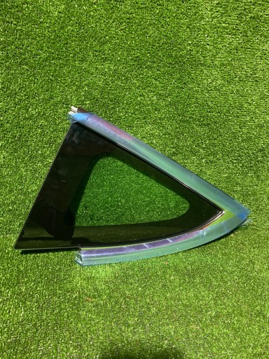 ЗАДНЕЕ СТЕКЛО КУЗОВА С КРЫЛОМ TESLA 3