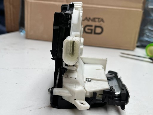 AUDI A4 B9 LIFT 8W lock door right rear part rear 4G0839016M !J