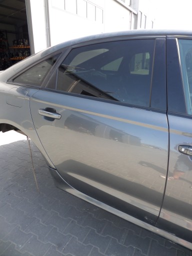 AUDI A6 C7 SEDAN LZ7S dveře pravé zadní pravý záď