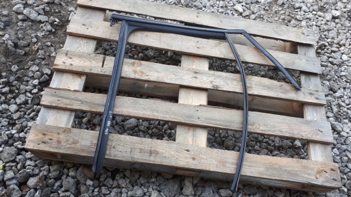 81A839439B - SQ2 Q2 уплотнитель стекла двери левый задний задний