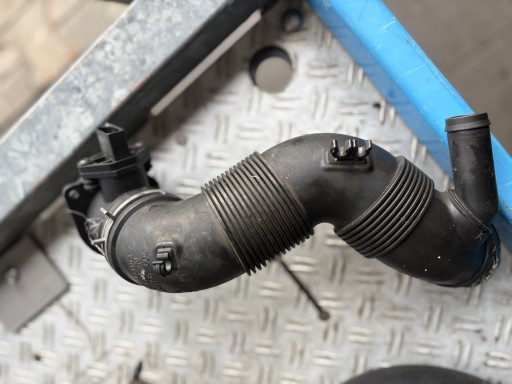 VW PASSAT B7 2.0 TDI pipe hose air 3C0129654A