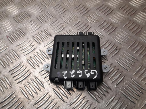 Контролер usb/aux tesla model x 104282900e 23074569 385kw 2016