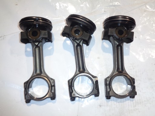 R9NA401 - NISSAN X-TRAIL T32 1.7 dCi поршень шатун