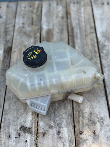 Réservoir eau d’eau 8V21-8K218-B FORD FIESTA MK7 VI 1.25i