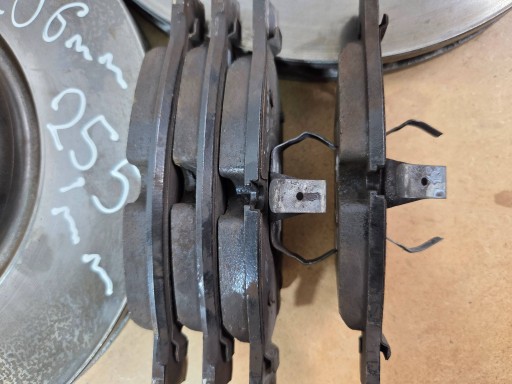 Nissan Qashqai J12 discs brake front + plates (T93)