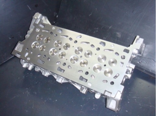 110415059R - RENAULT MASTER III 2.3 dci битурбо крышка головки